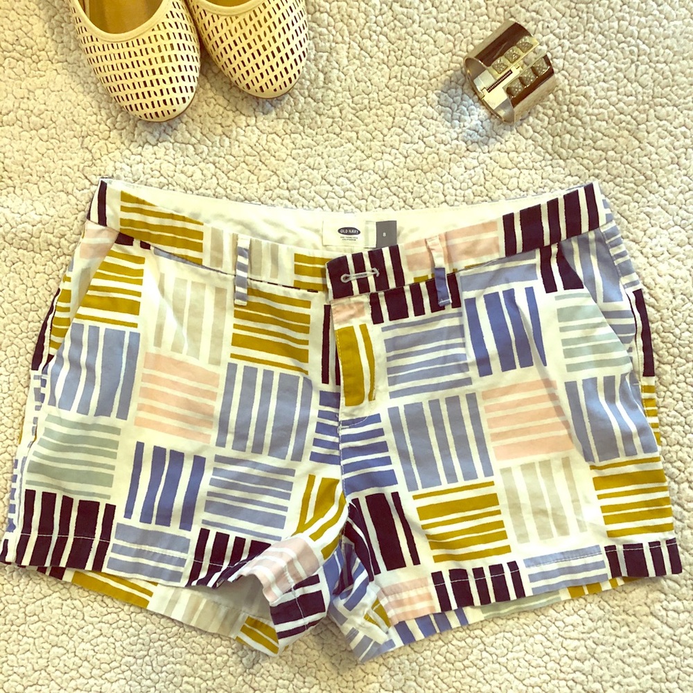 Old Navy multicolored patterned short size 8